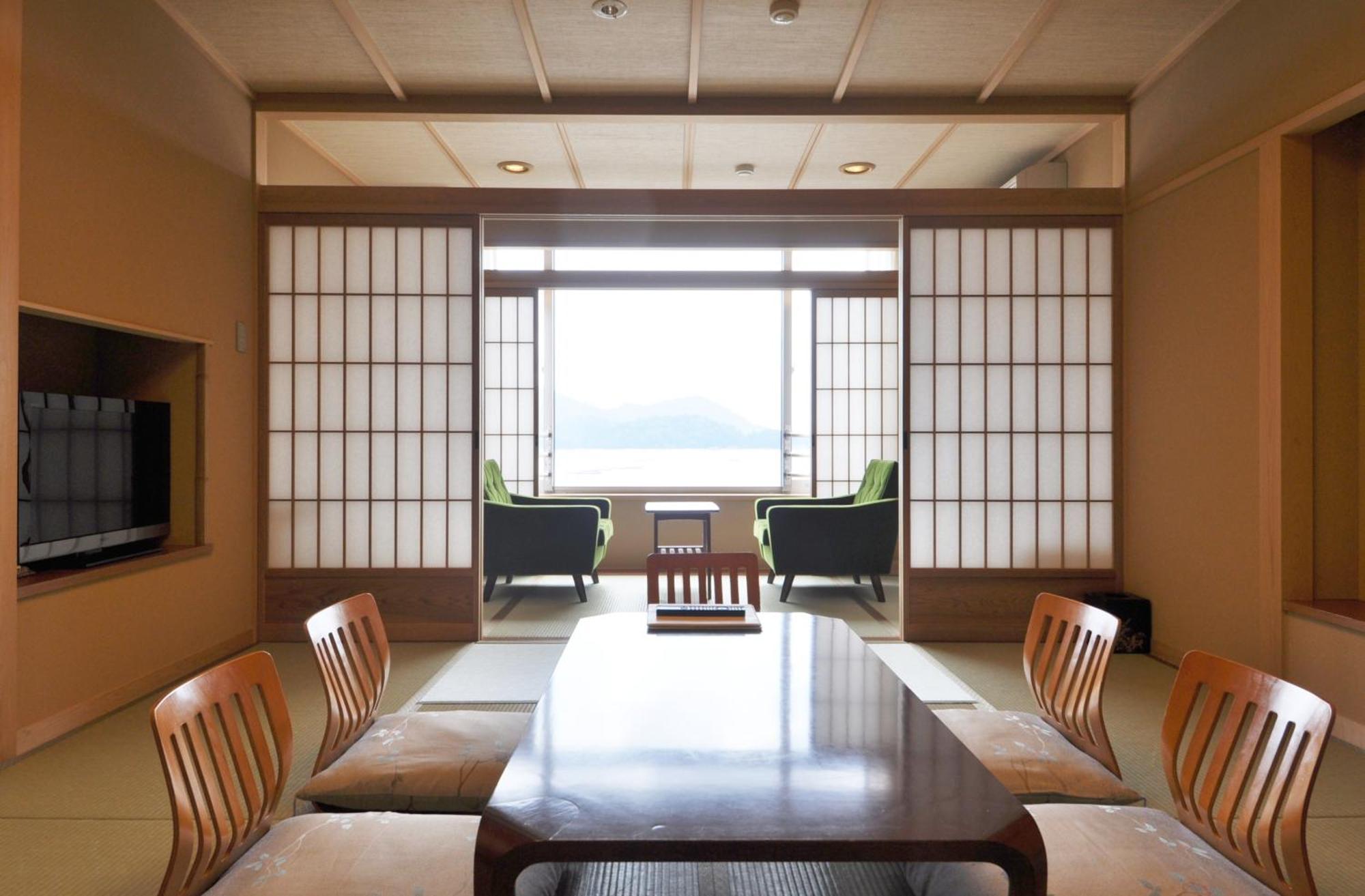 Miyahama Grand Hotel Hatsukaichi Exteriör bild