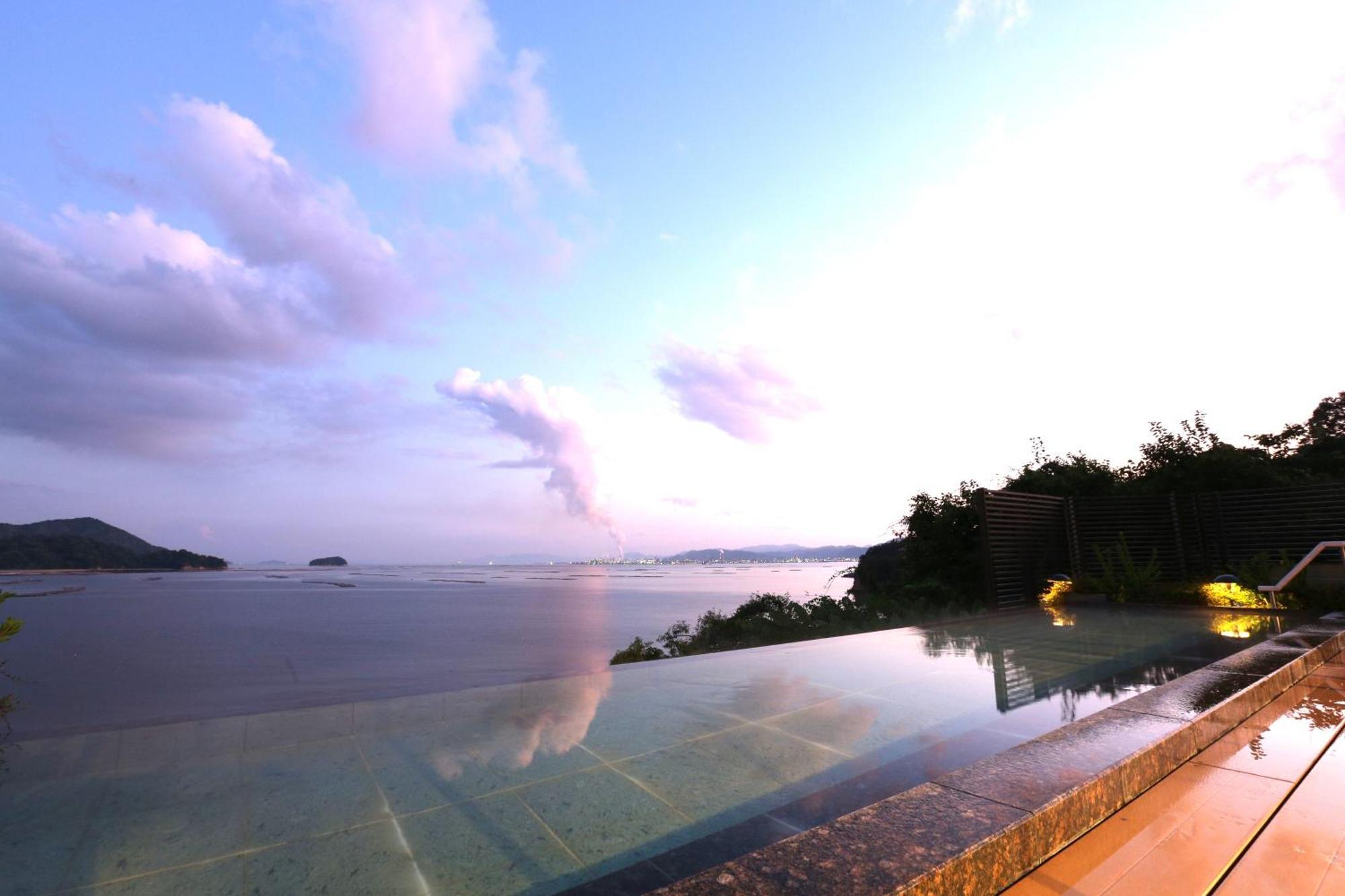 Miyahama Grand Hotel Hatsukaichi Exteriör bild