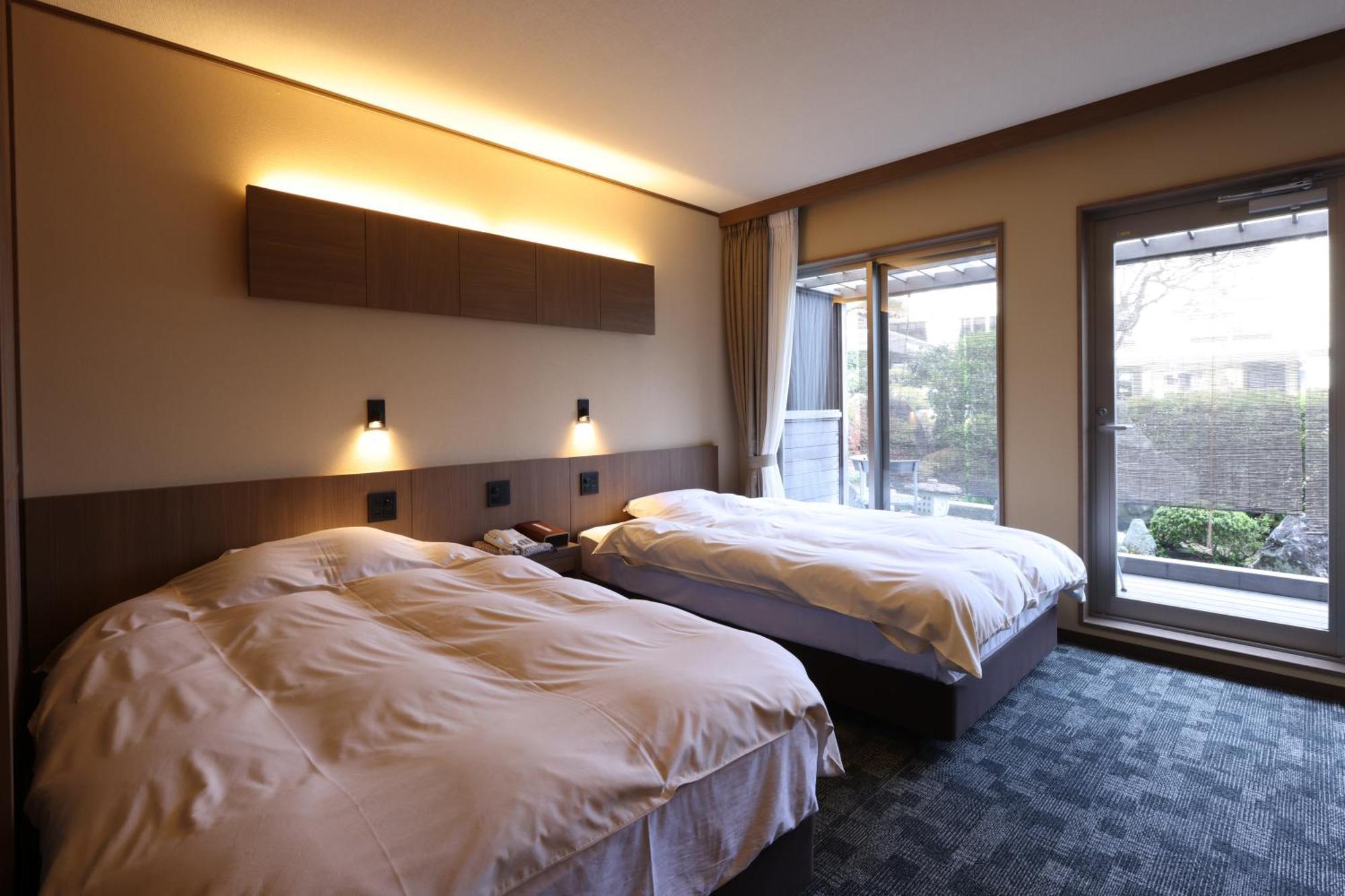 Miyahama Grand Hotel Hatsukaichi Exteriör bild