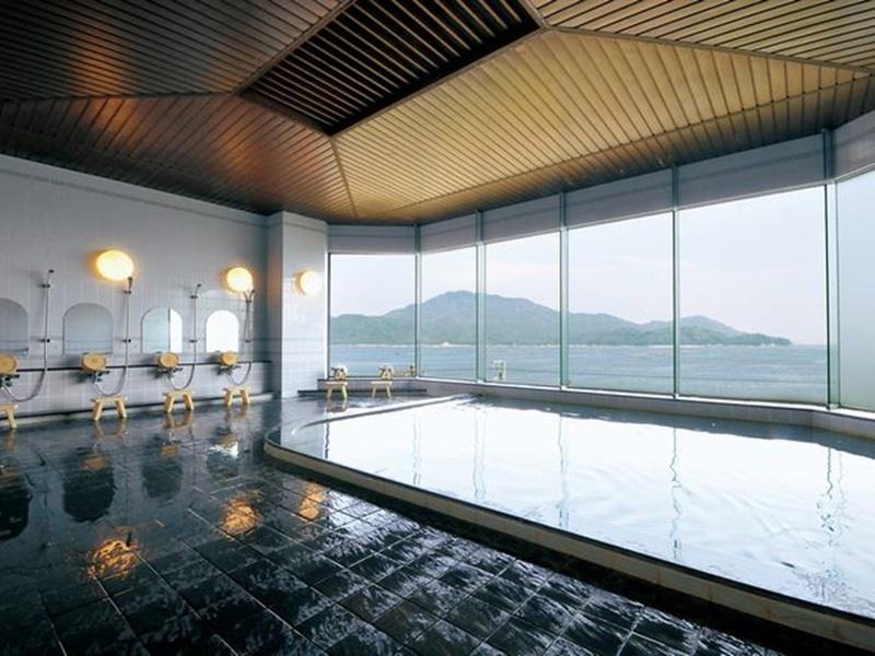 Miyahama Grand Hotel Hatsukaichi Exteriör bild