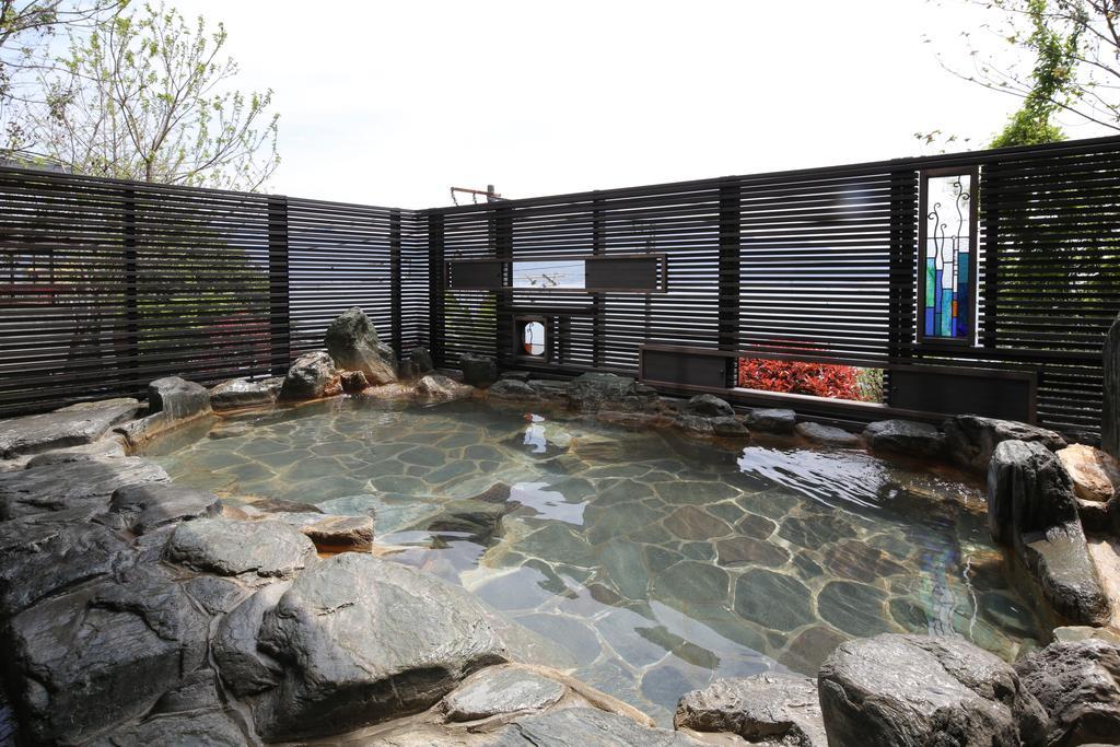 Miyahama Grand Hotel Hatsukaichi Exteriör bild